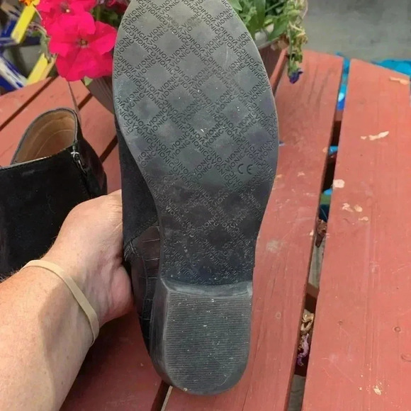 Vionic Marissa Black Leather Short Zip Up Boots 8.5  Wide - Picture 8 of 8